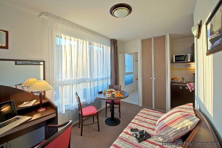 Comfort Suites Le-Port-Marly Paris Ouest Le Port-Marly Zimmer foto