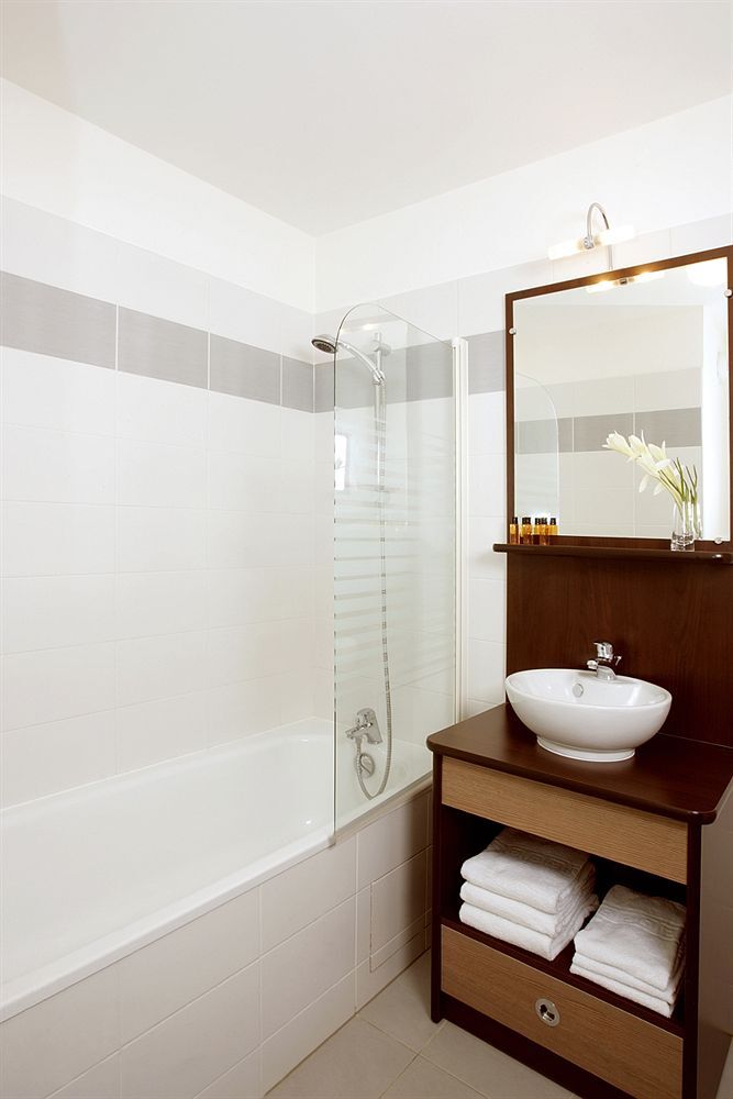 Comfort Suites Le-Port-Marly Paris Ouest Le Port-Marly Exterior foto